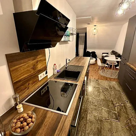 77m² - 3 Zi Modern Zentrum Kueche Dachterrasse Wlan