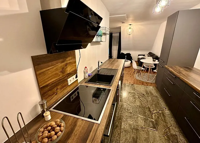 77m² - 3 Zi Modern Zentrum Kueche Dachterrasse Wlan